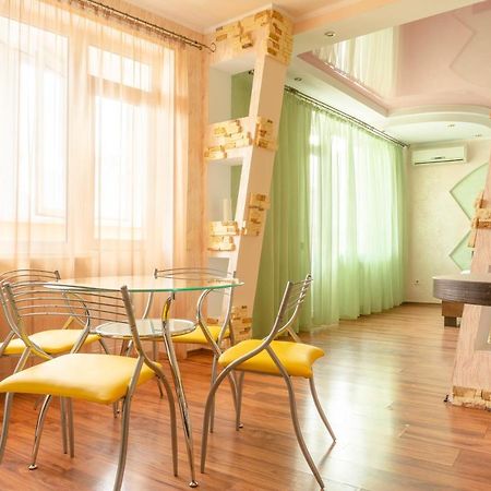 Big Studio Apartment Near River Mall Kyiv Exterior foto