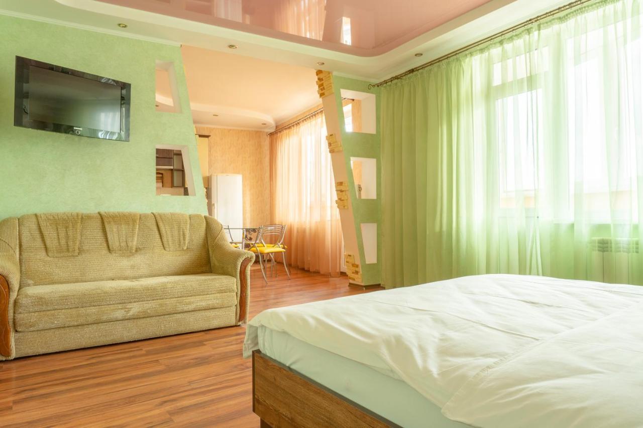 Big Studio Apartment Near River Mall Kyiv Exterior foto