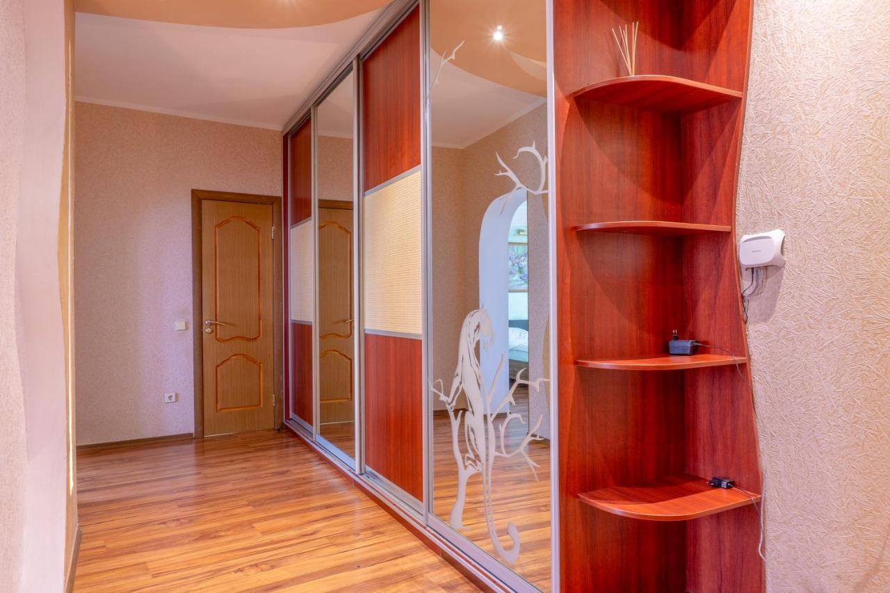 Big Studio Apartment Near River Mall Kyiv Exterior foto