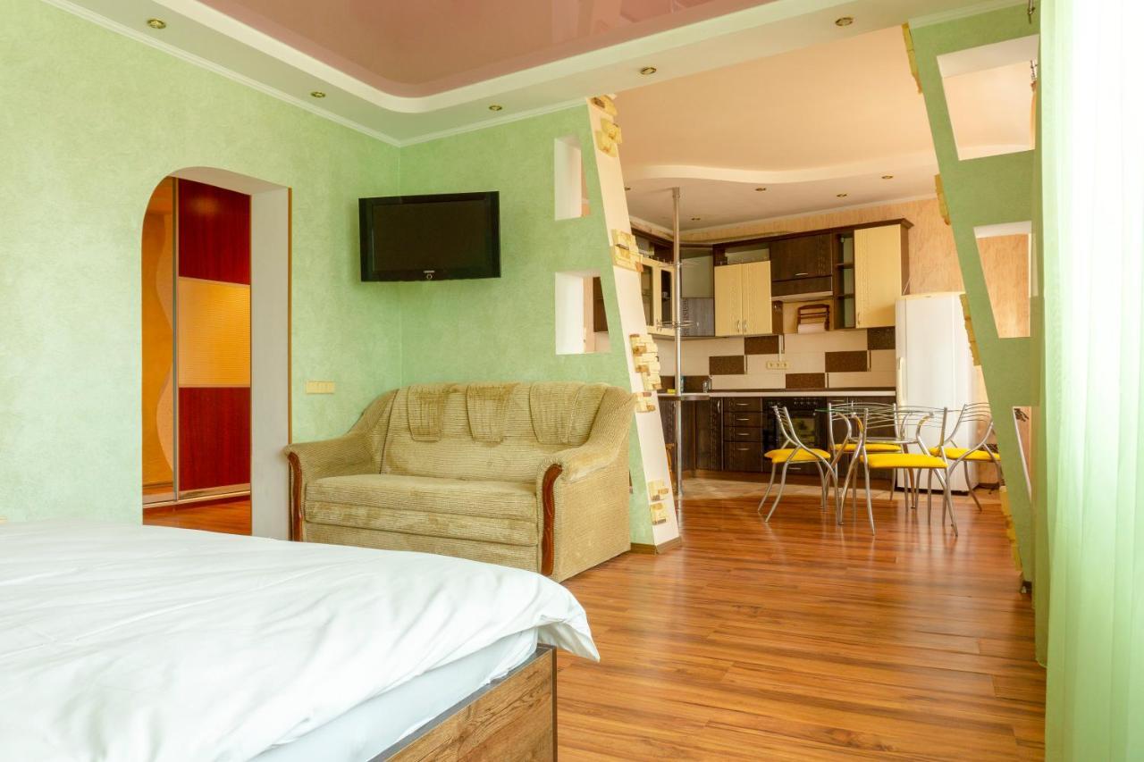 Big Studio Apartment Near River Mall Kyiv Exterior foto