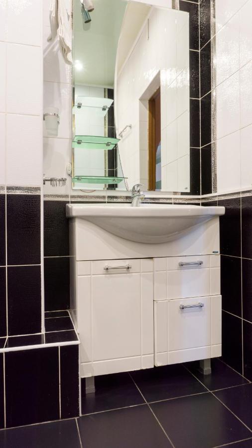 Big Studio Apartment Near River Mall Kyiv Exterior foto