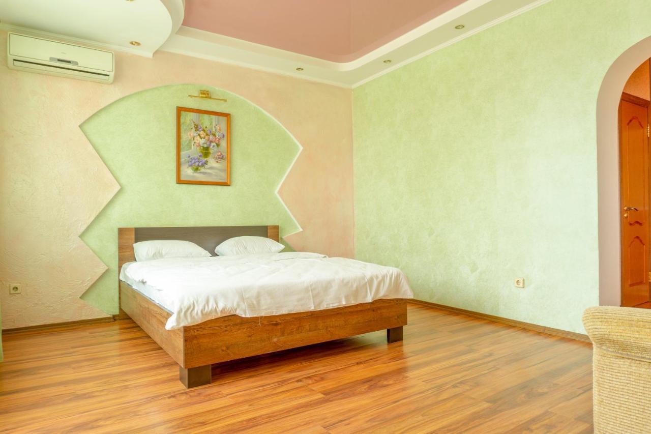 Big Studio Apartment Near River Mall Kyiv Exterior foto