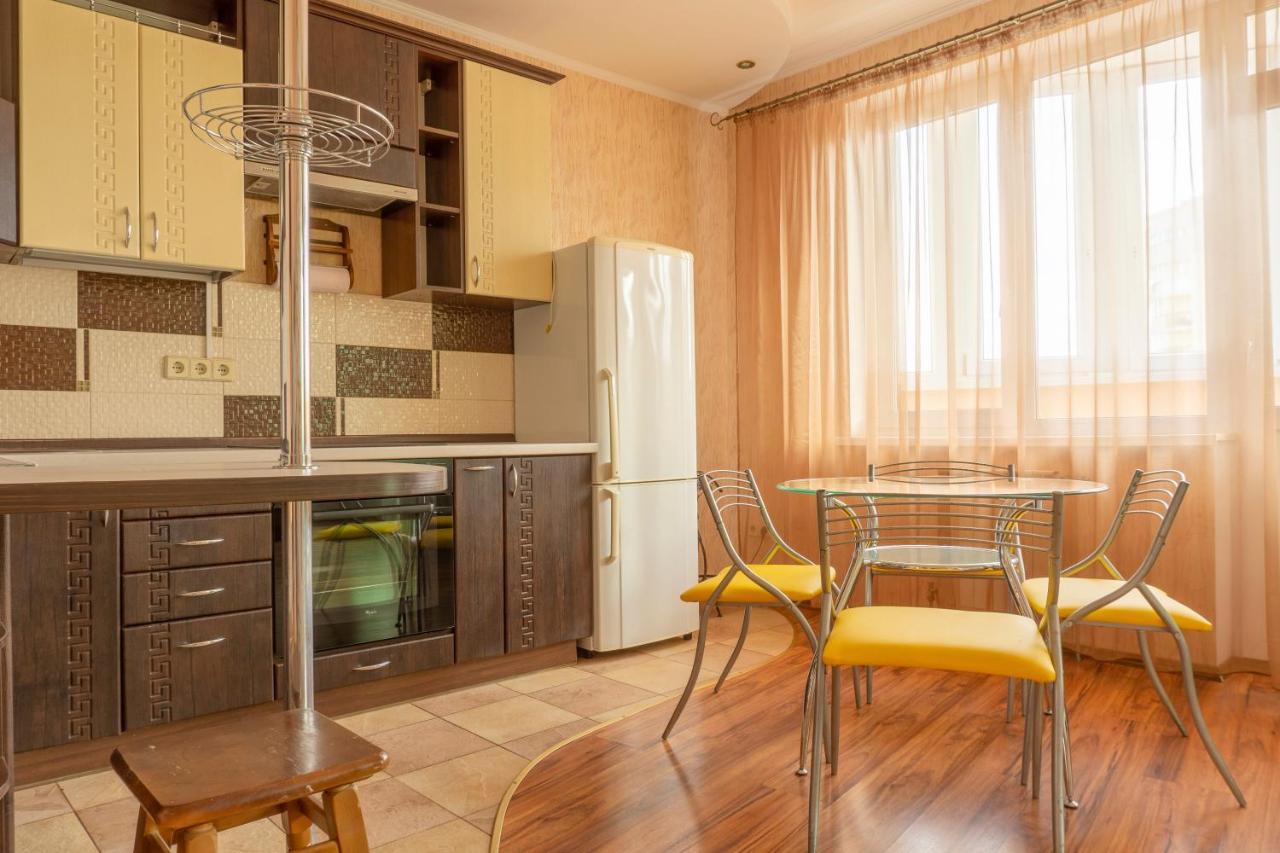Big Studio Apartment Near River Mall Kyiv Exterior foto